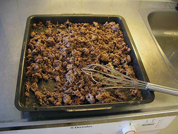 uunissa ruskistettua jauhelihaa