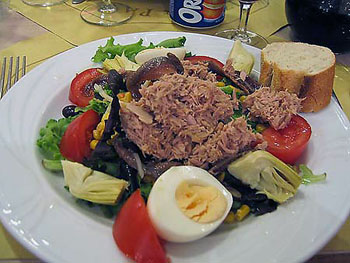 tonnikalasalaatti 