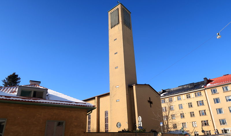 kirkko tooloo koskettava