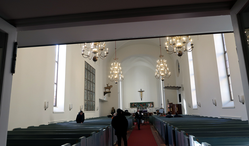 kirkko tooloo koskettava