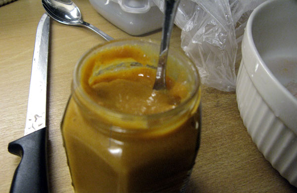 Sinappia lasitölkissä